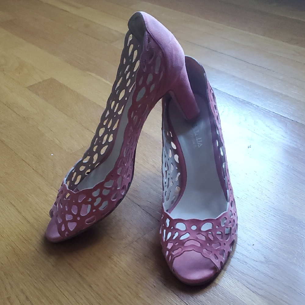 Aquatalia amazing pink suede heels. US size 10.